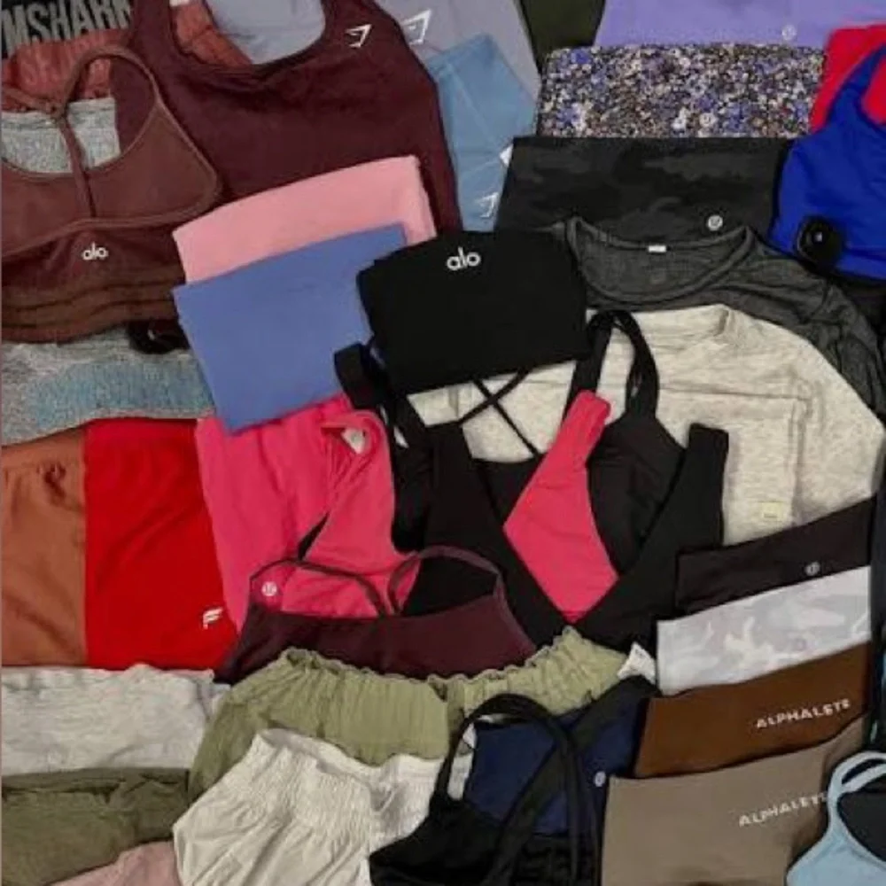 8 CLOTHING ITEMS MYSTERY BOX - Picture 6 of 10